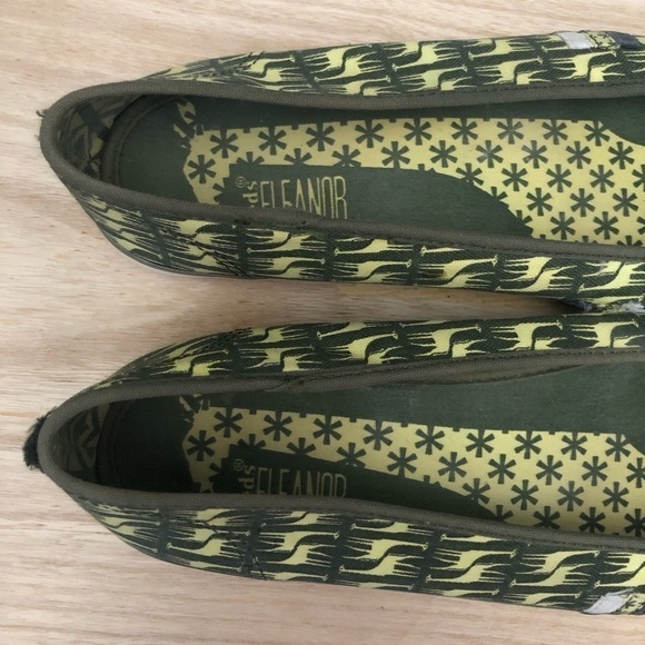 Keds Green & Yellow Giraffe Eleanor Mary Jane Slip On Sneakers 8 - Picture 3 of 7